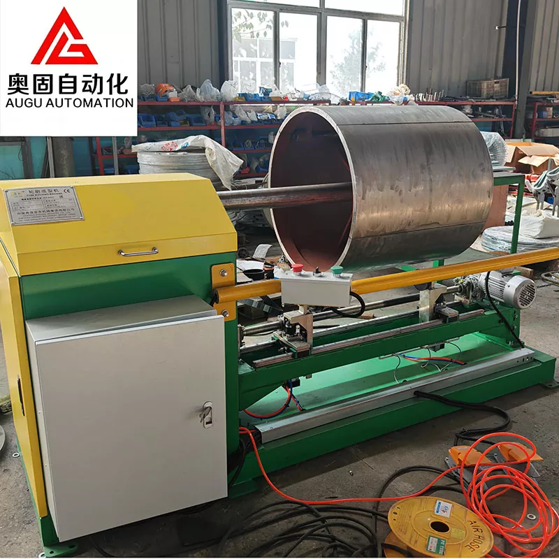 Machine de construction de pneus solides